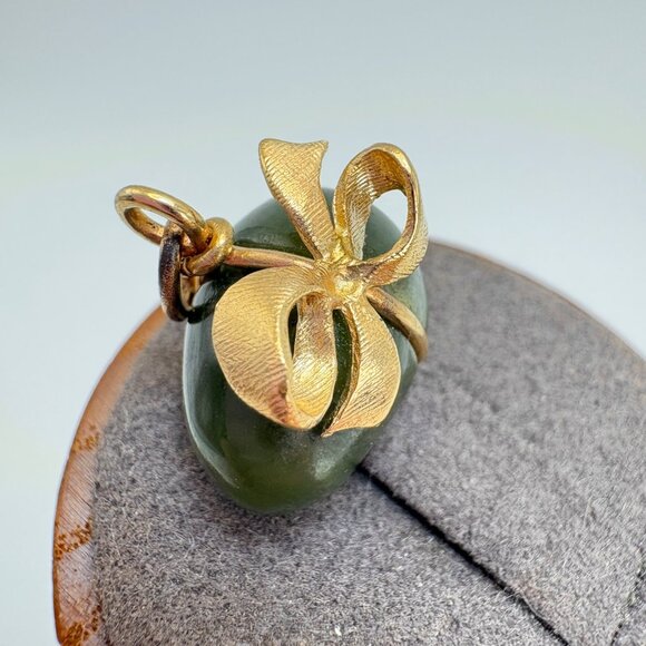VTG Solid 14K Yellow Gold Nephrite Jade Egg Pendant Bow Design .75" - Picture 5 of 11